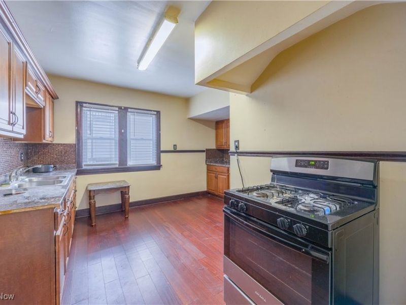 21051 S Lake Shore Boulevard, Euclid, OH 44123 Photo 8