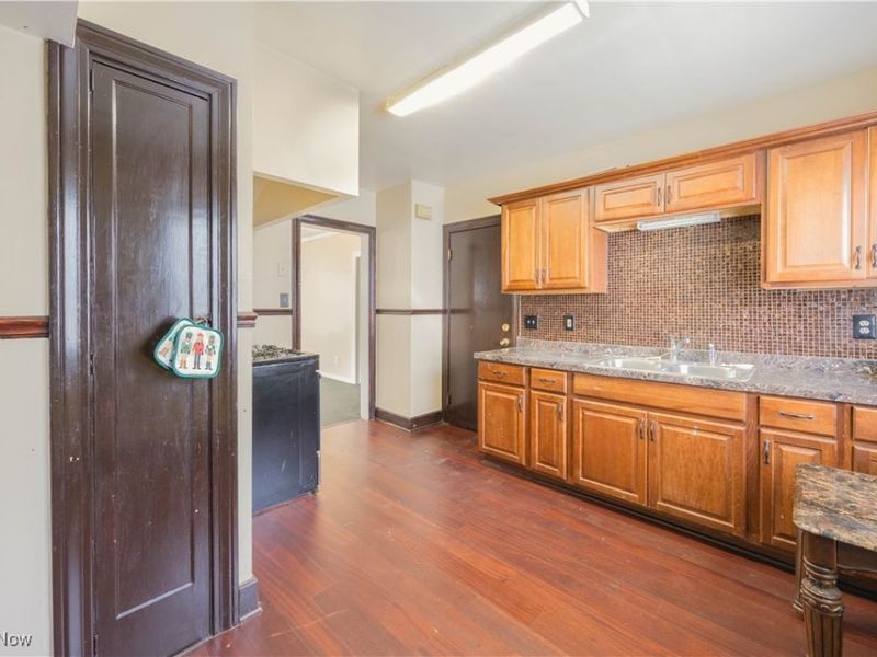 21051 S Lake Shore Boulevard, Euclid, OH 44123 Photo 9