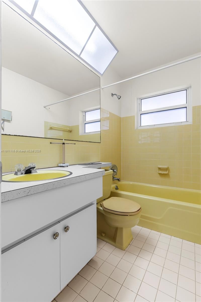 6102 NW 68th Ter, Tamarac, FL 33321 Photo