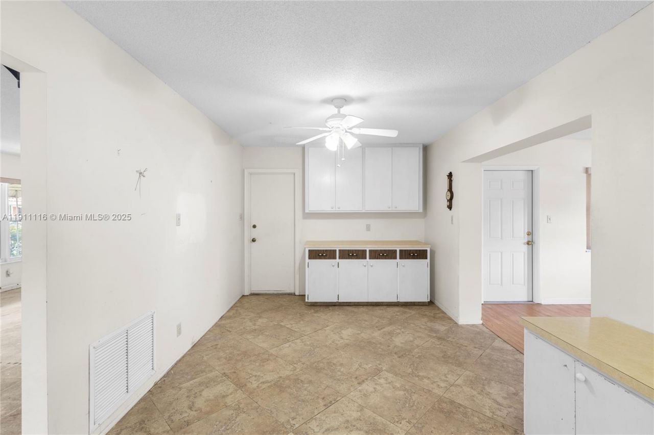 6102 NW 68th Ter, Tamarac, FL 33321 Photo