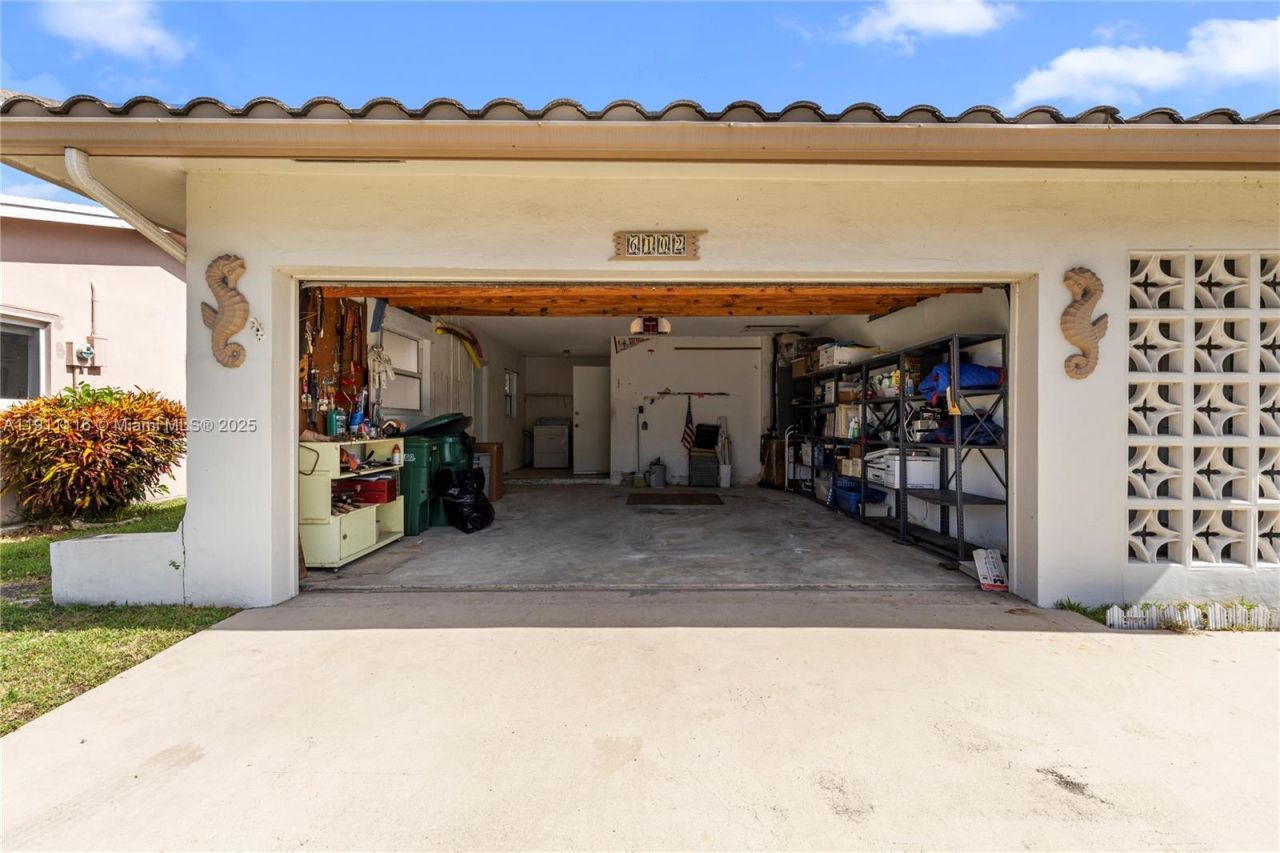 6102 NW 68th Ter, Tamarac, FL 33321 Photo