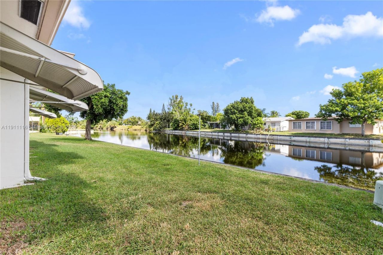 6102 NW 68th Ter, Tamarac, FL 33321 Photo