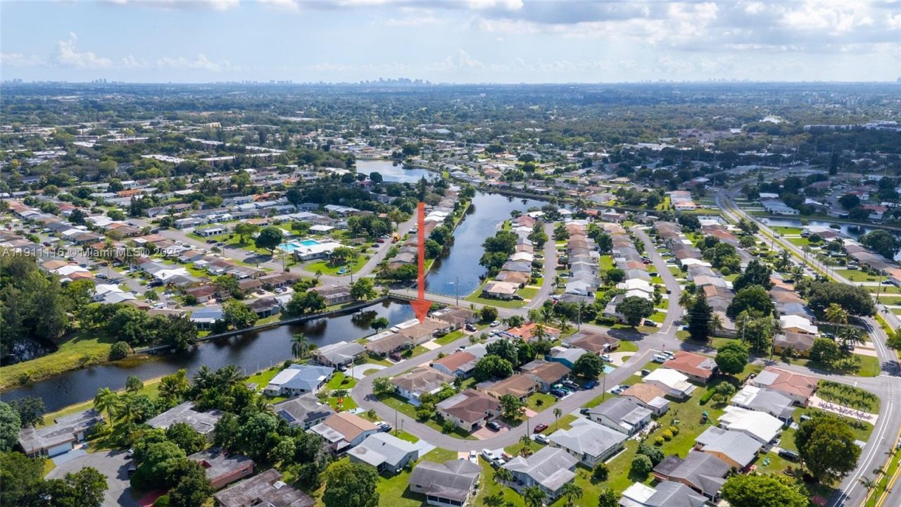 6102 NW 68th Ter, Tamarac, FL 33321 Photo