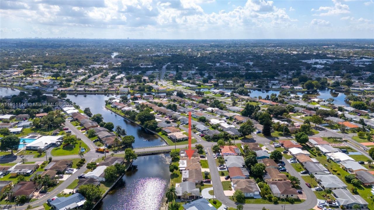 6102 NW 68th Ter, Tamarac, FL 33321 Photo