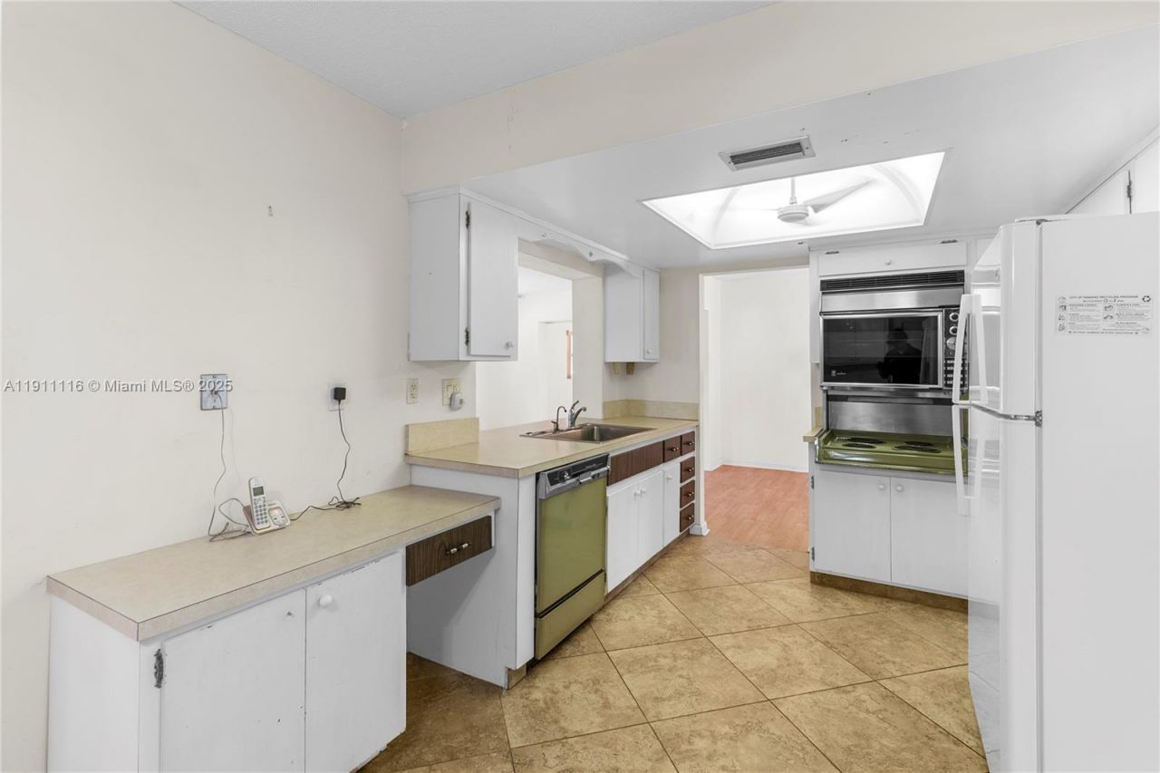 6102 NW 68th Ter, Tamarac, FL 33321 Photo