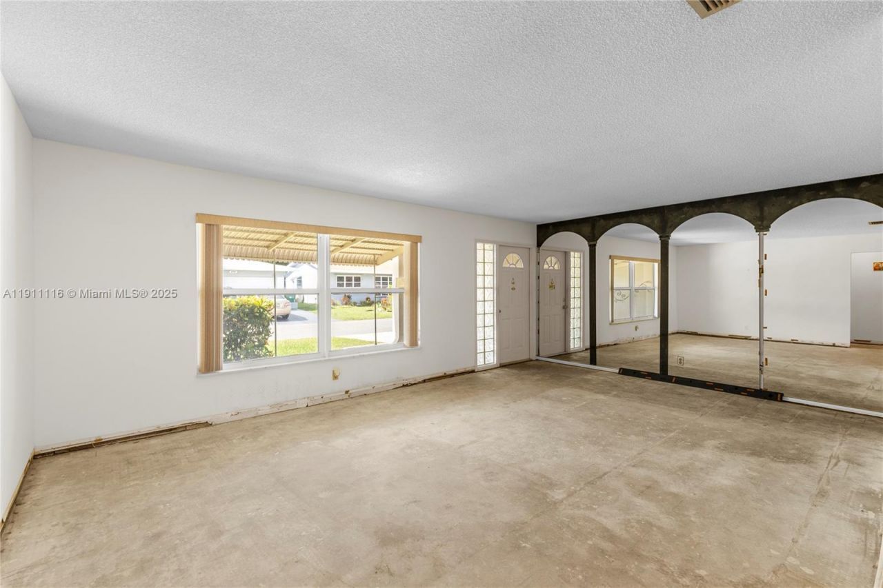 6102 NW 68th Ter, Tamarac, FL 33321 Photo