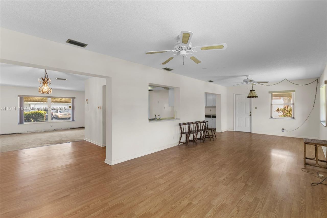 6102 NW 68th Ter, Tamarac, FL 33321 Photo