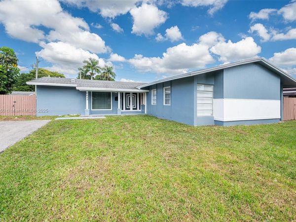 9905 SW 196th St, Cutler Bay, FL 33157