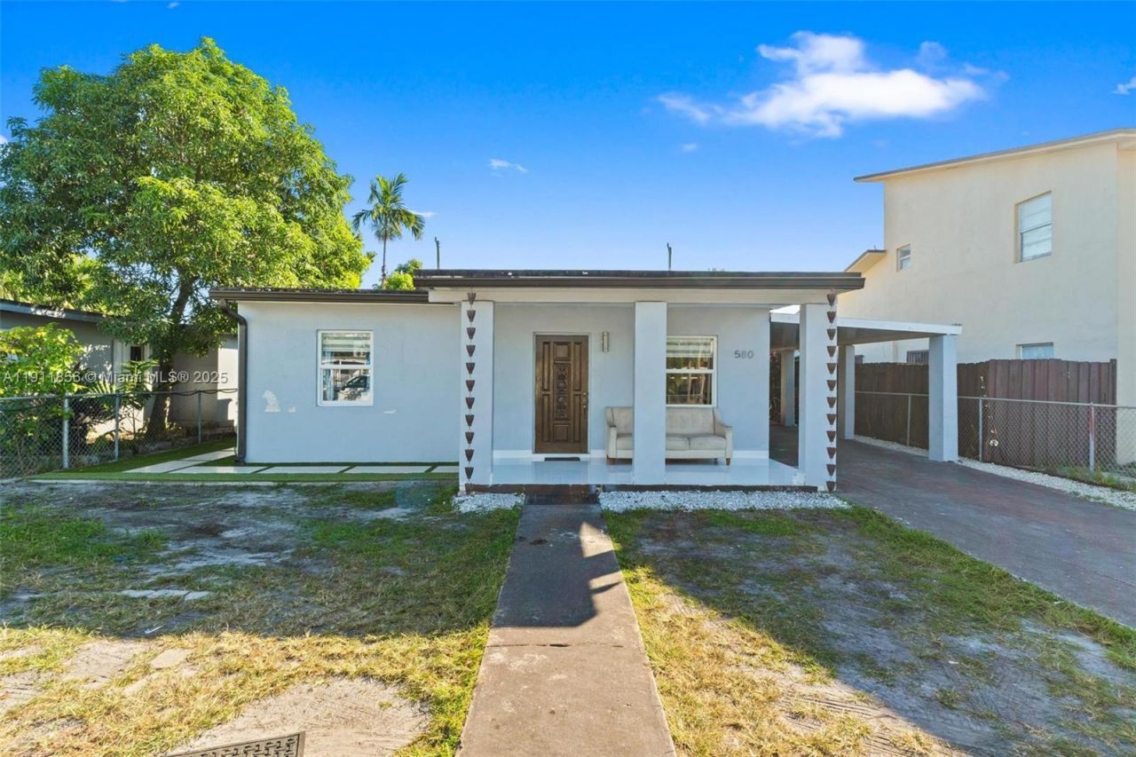 580 E 44th St, Hialeah, FL 33013 Main Photo