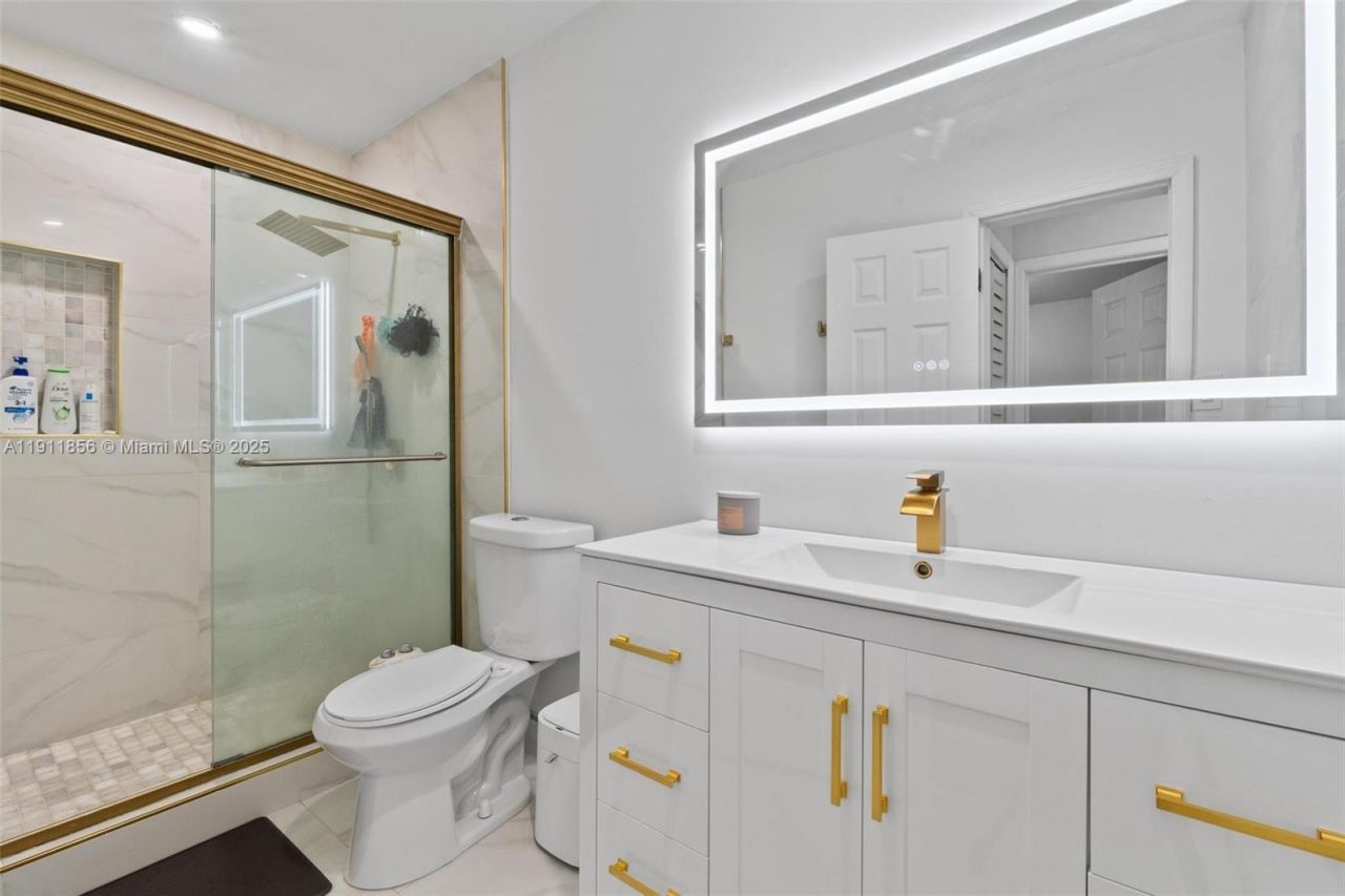 580 E 44th St, Hialeah, FL 33013 Photo