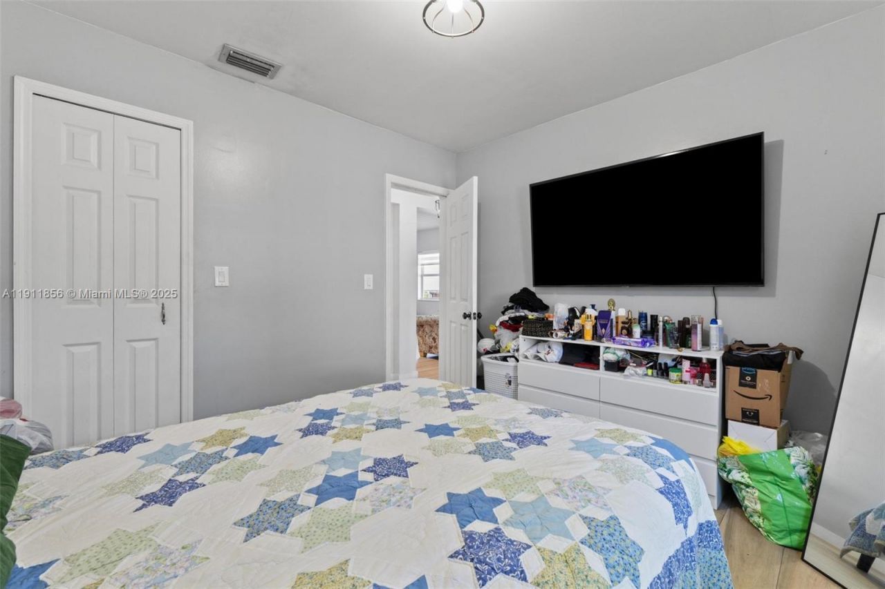 580 E 44th St, Hialeah, FL 33013 Photo