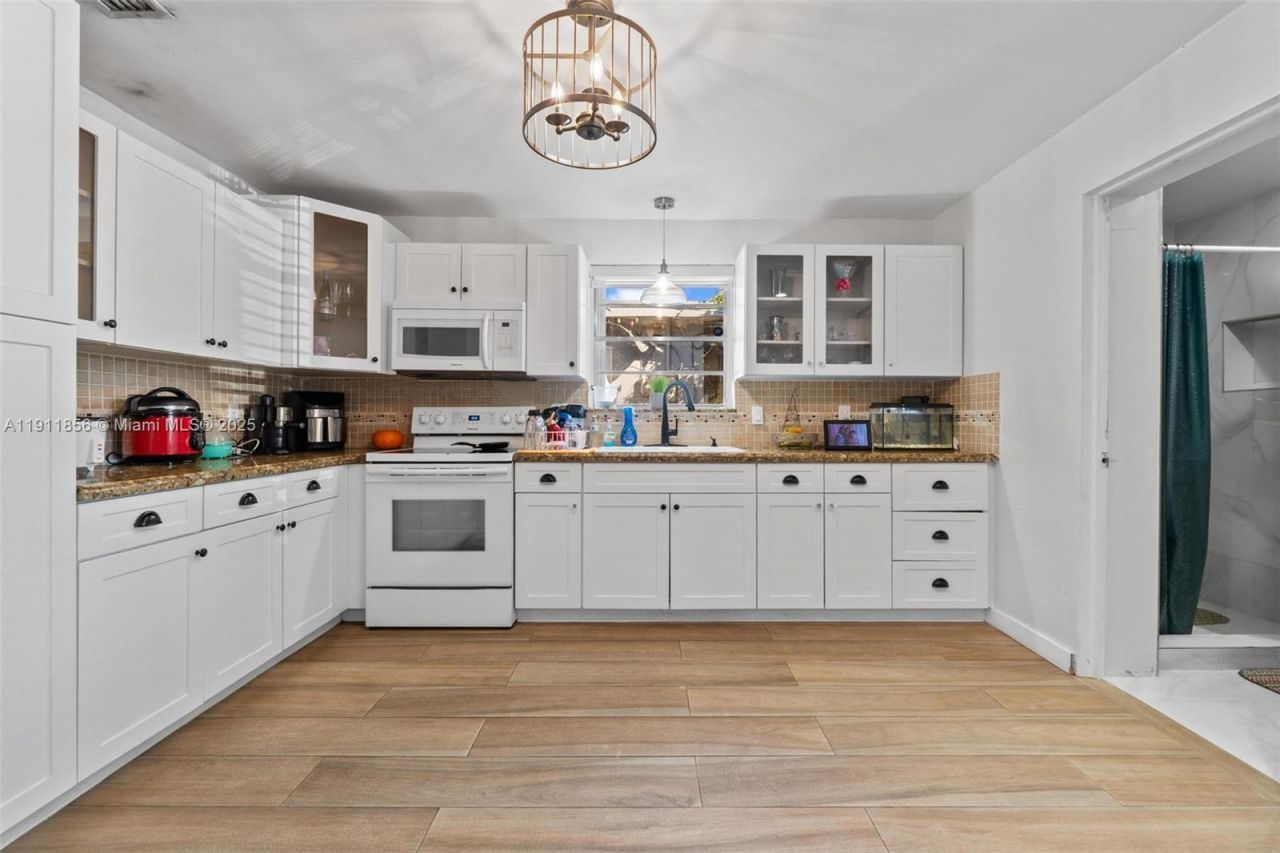 580 E 44th St, Hialeah, FL 33013 Photo