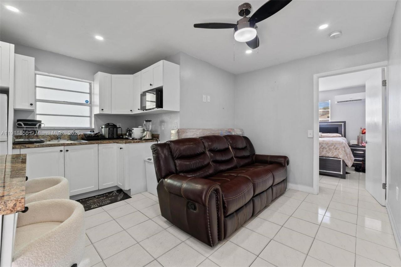 580 E 44th St, Hialeah, FL 33013 Photo