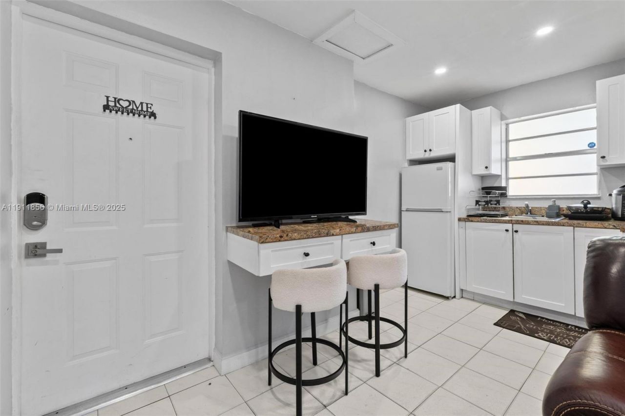 580 E 44th St, Hialeah, FL 33013 Photo