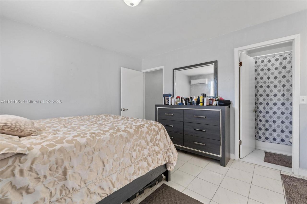 580 E 44th St, Hialeah, FL 33013 Photo