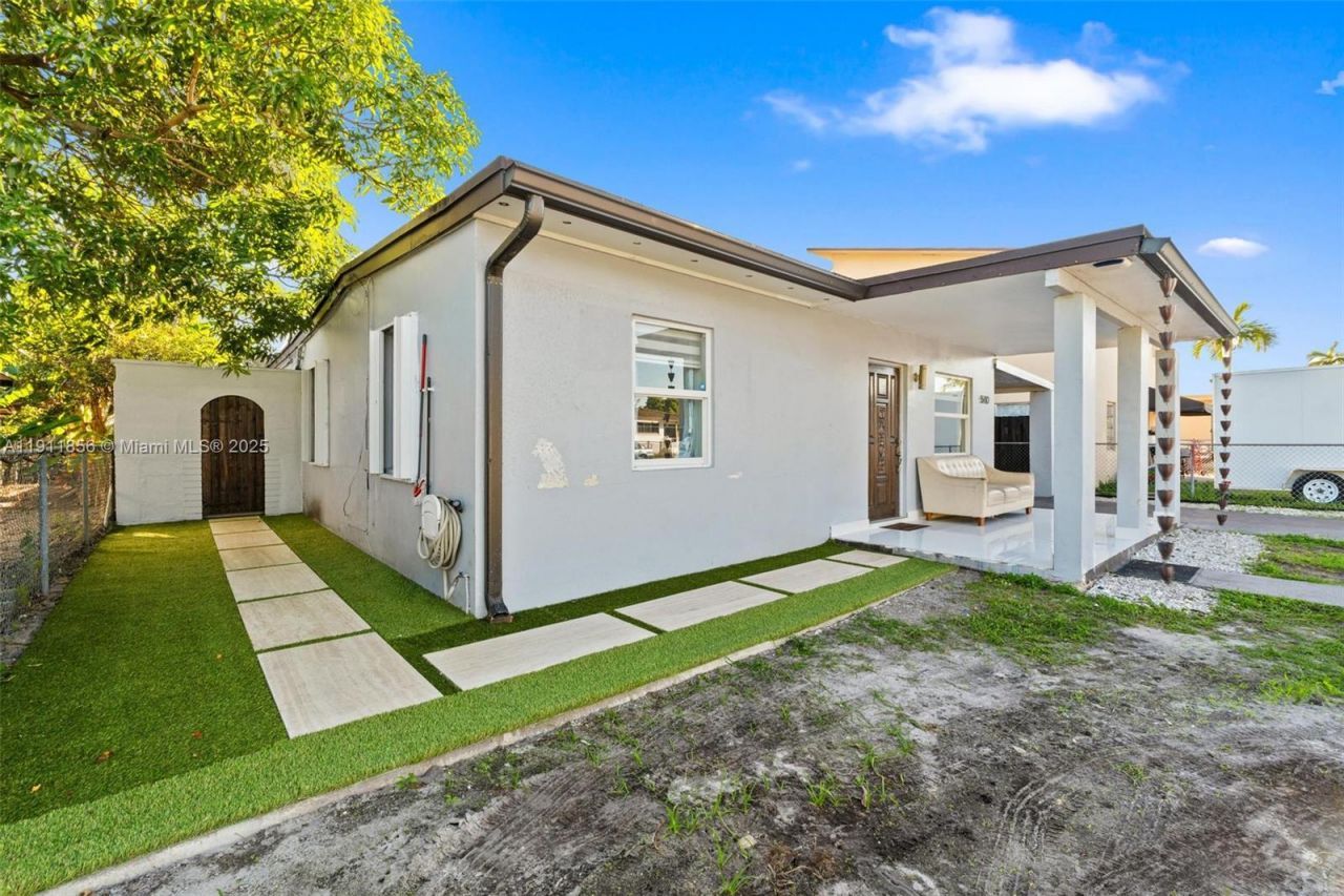 580 E 44th St, Hialeah, FL 33013 Photo