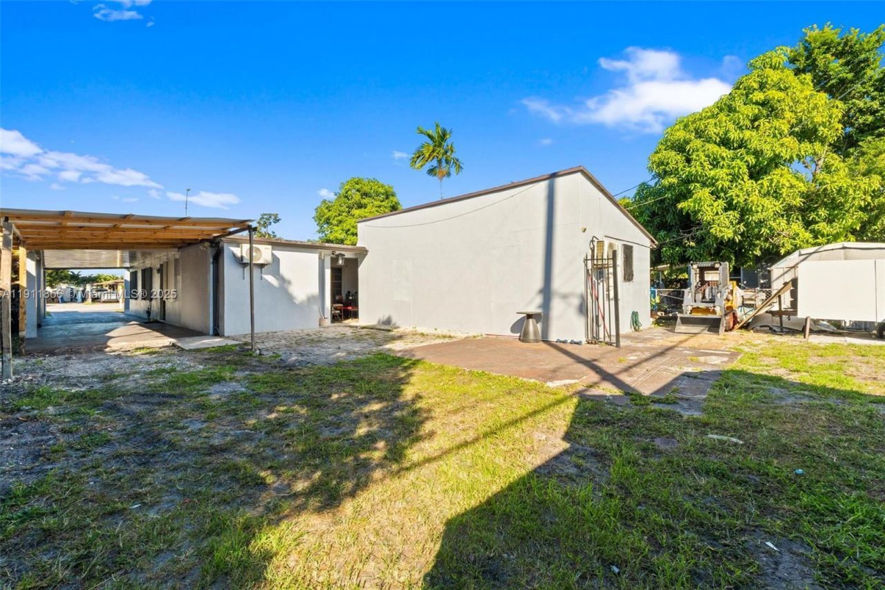 580 E 44th St, Hialeah, FL 33013 Photo