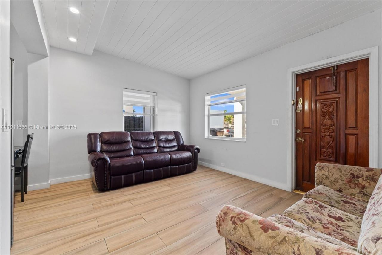 580 E 44th St, Hialeah, FL 33013 Photo