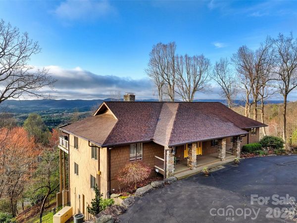 300 Roberts Drive, Hendersonville, NC 28739