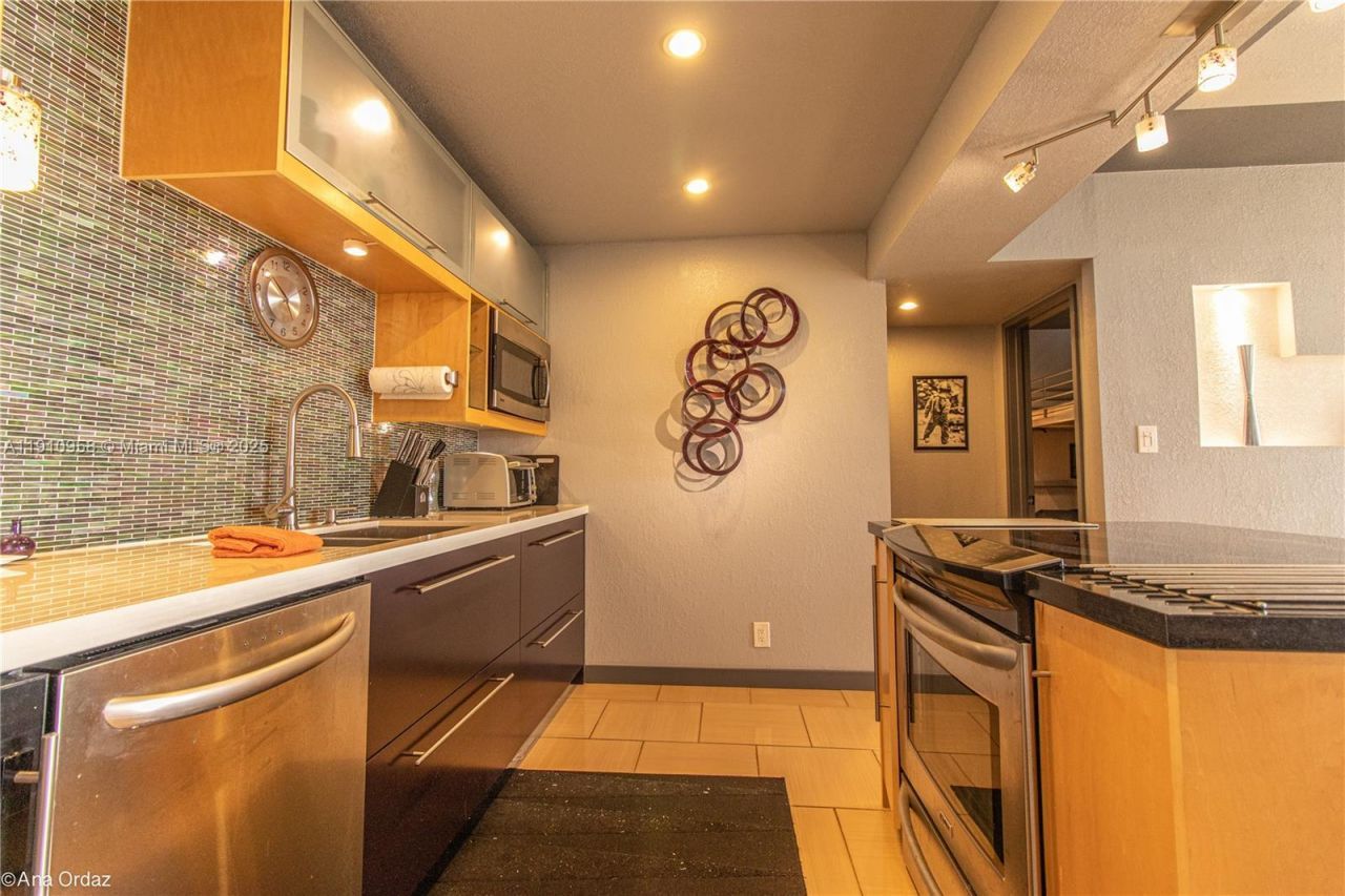 500 Three Islands Blvd, Unit 308, Hallandale Beach, FL 33009 Photo