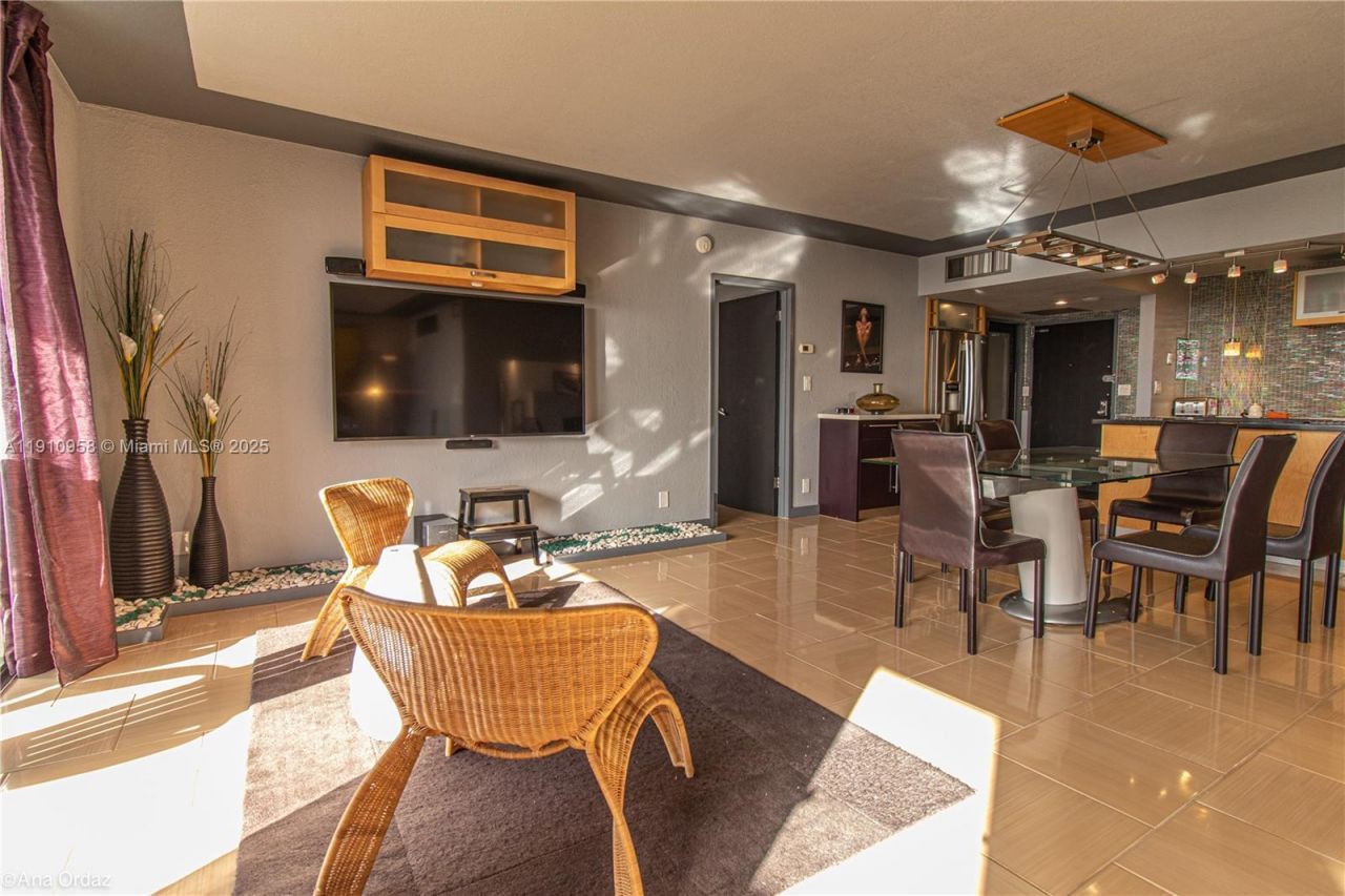 500 Three Islands Blvd, Unit 308, Hallandale Beach, FL 33009 Photo