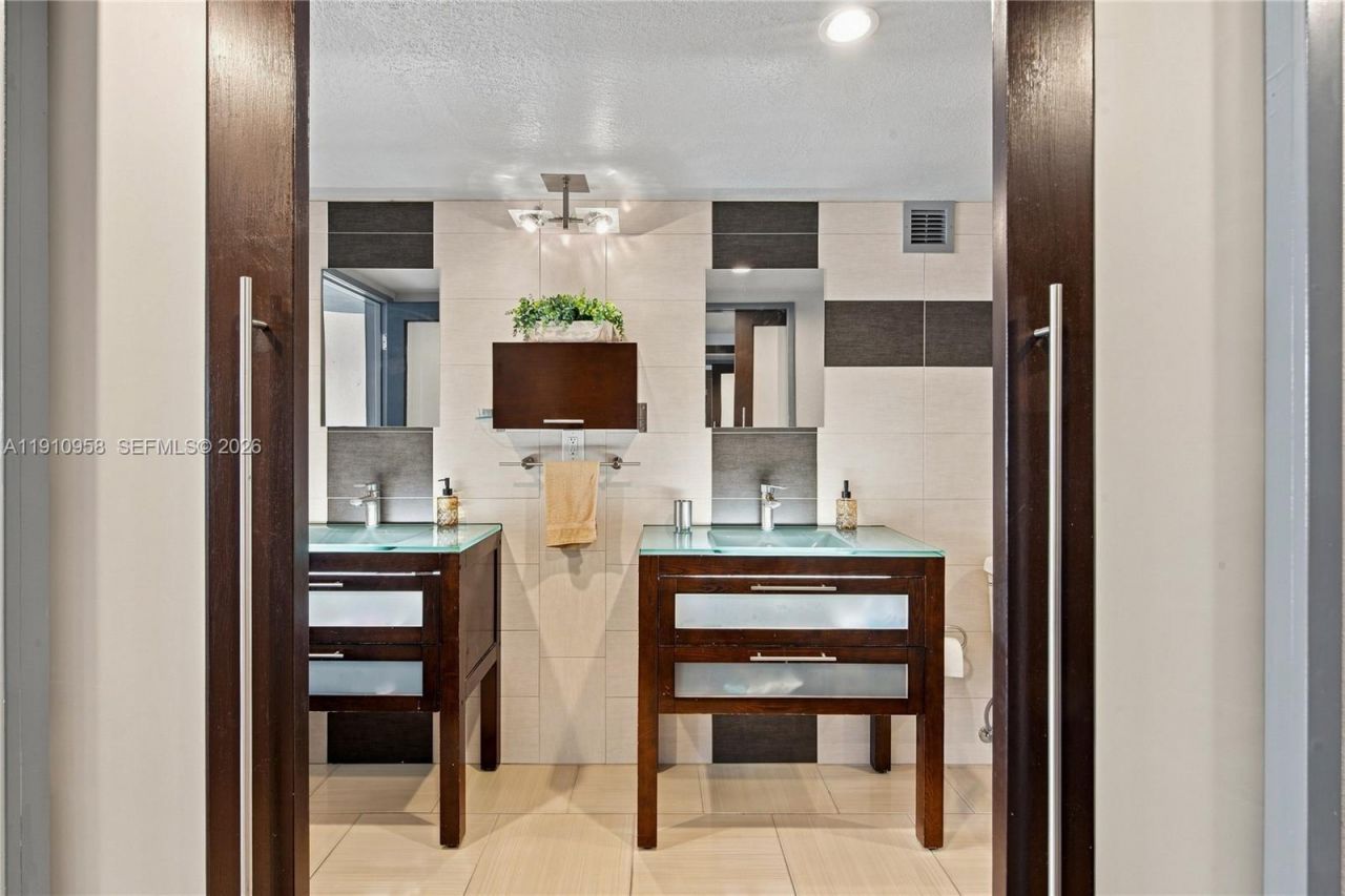 500 Three Islands Blvd, Unit 308, Hallandale Beach, FL 33009 Photo