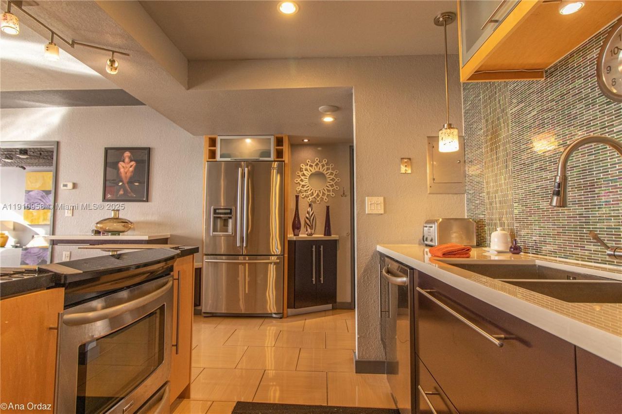 500 Three Islands Blvd, Unit 308, Hallandale Beach, FL 33009 Photo