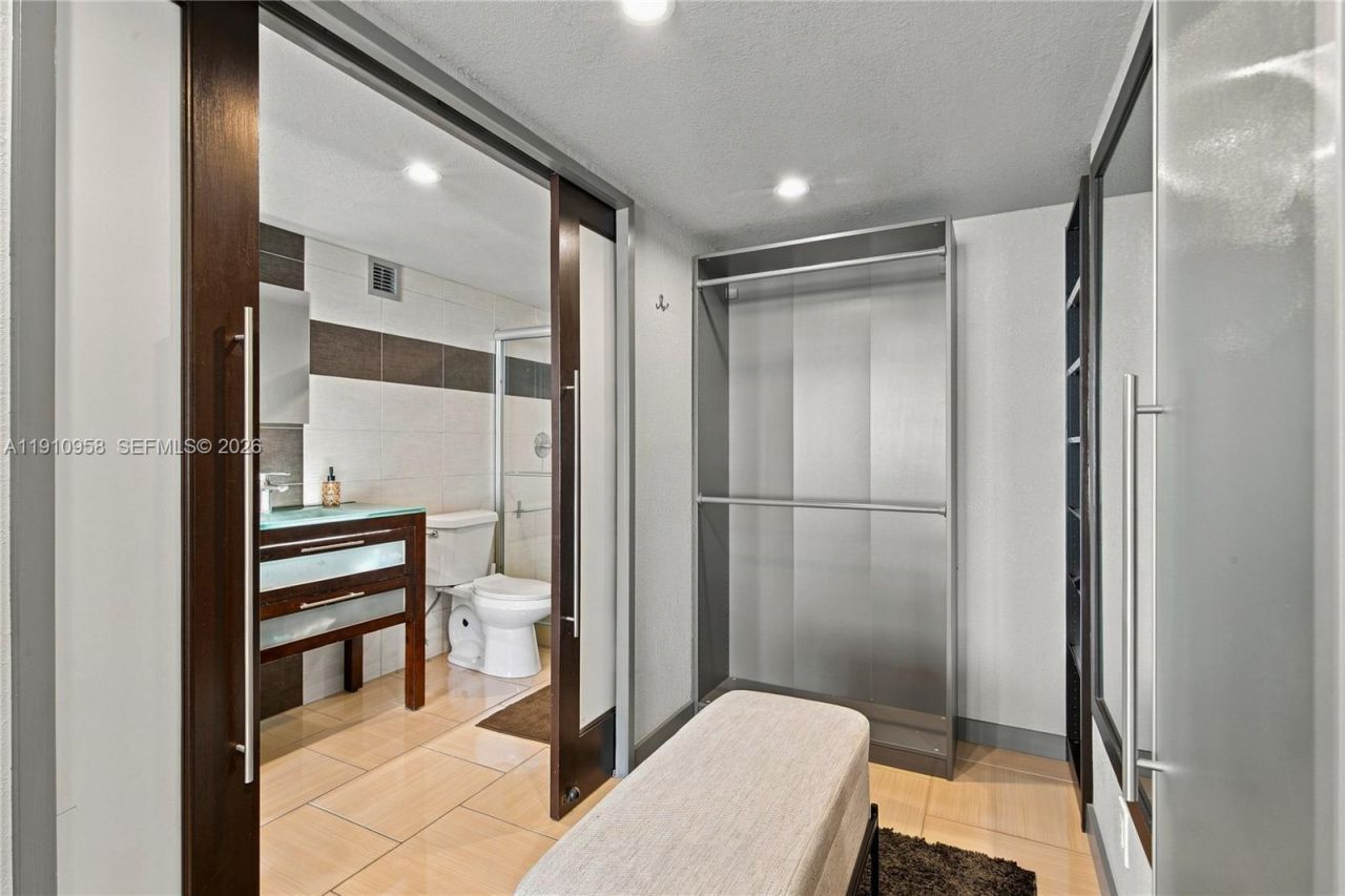 500 Three Islands Blvd, Unit 308, Hallandale Beach, FL 33009 Photo