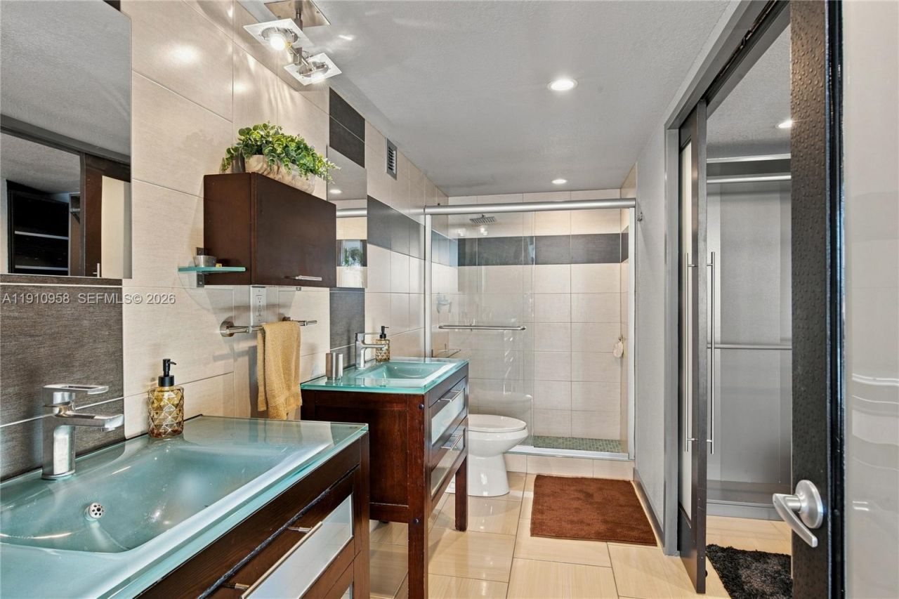 500 Three Islands Blvd, Unit 308, Hallandale Beach, FL 33009 Photo