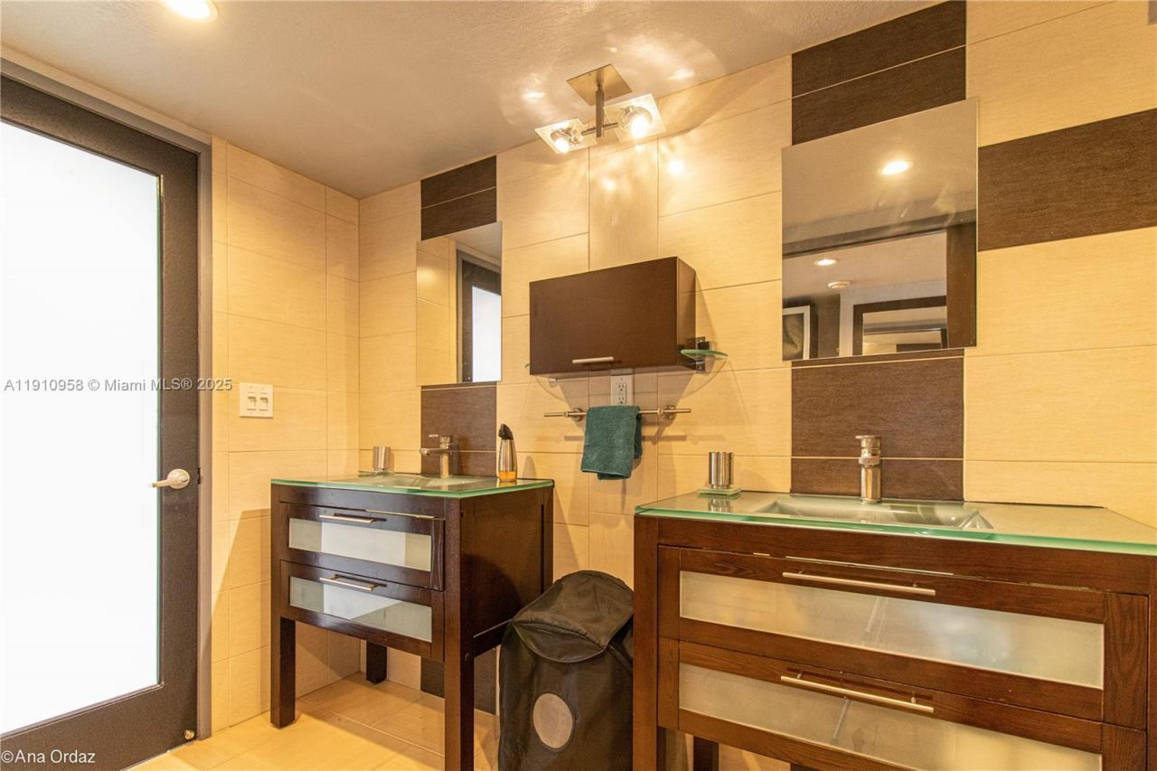 500 Three Islands Blvd, Unit 308, Hallandale Beach, FL 33009 Photo