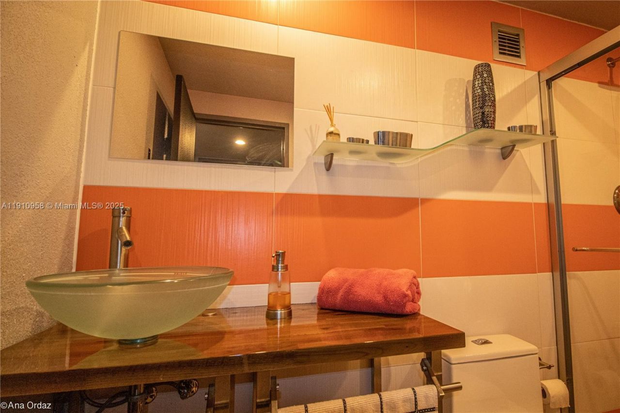 500 Three Islands Blvd, Unit 308, Hallandale Beach, FL 33009 Photo