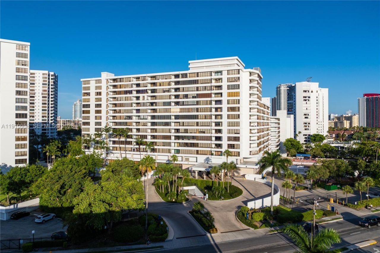 500 Three Islands Blvd, Unit 308, Hallandale Beach, FL 33009 Photo