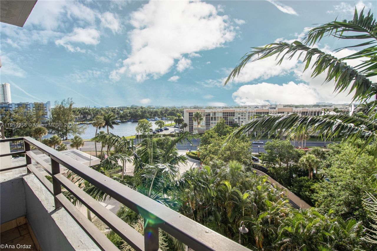 500 Three Islands Blvd, Unit 308, Hallandale Beach, FL 33009 Photo