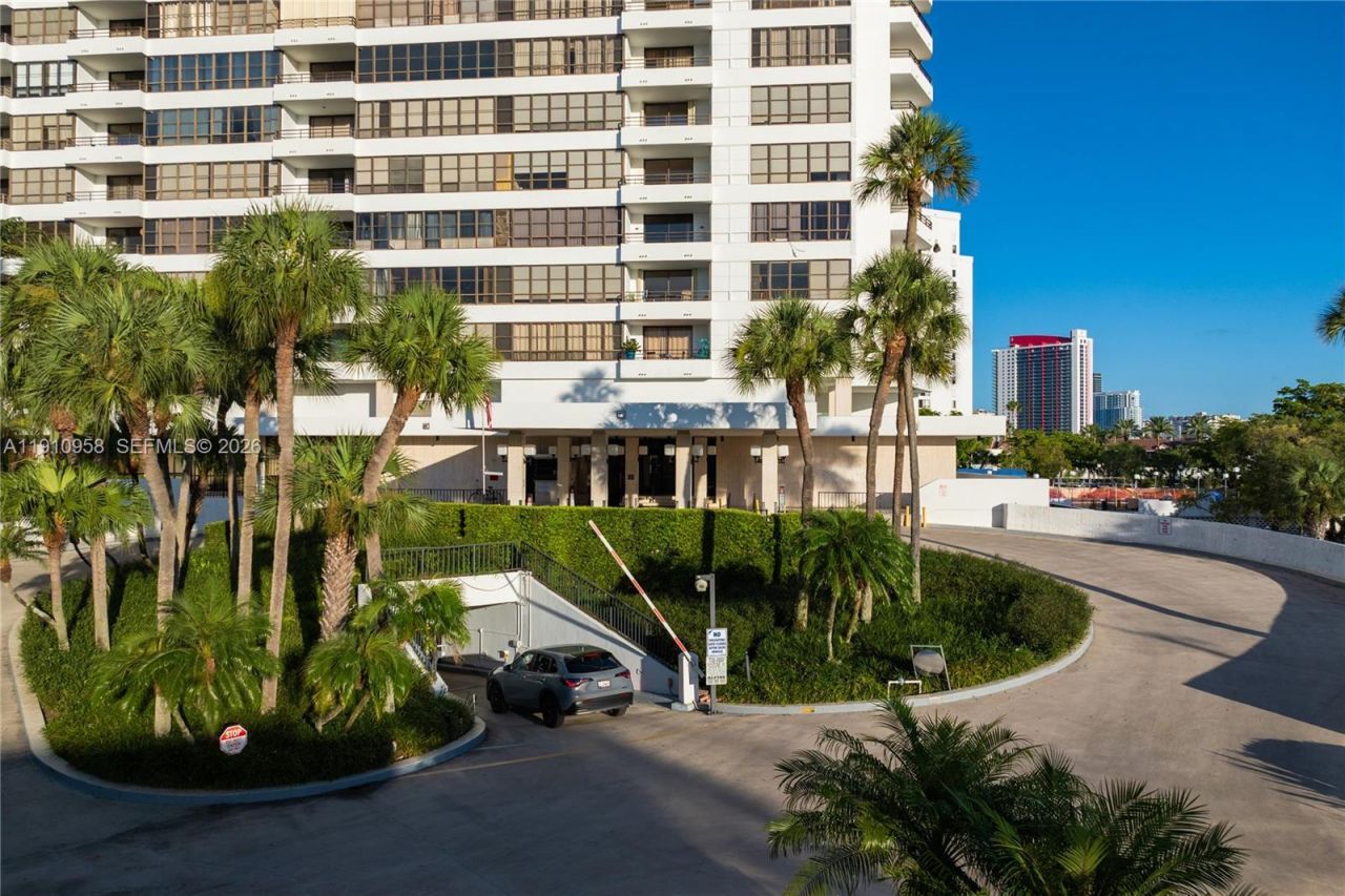 500 Three Islands Blvd, Unit 308, Hallandale Beach, FL 33009 Photo