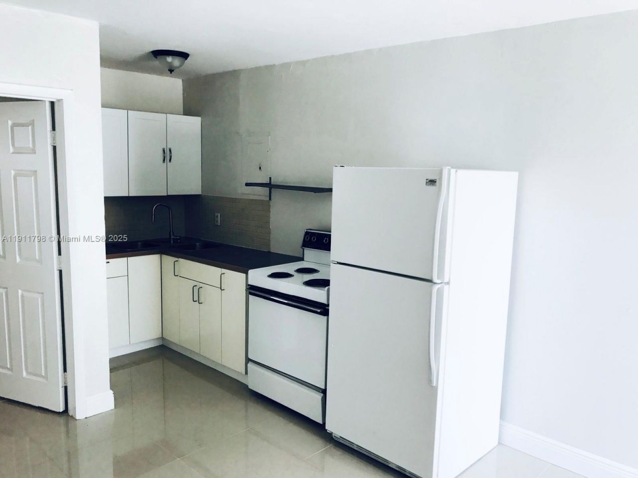 823-825 NW 9th St, Hallandale Beach, FL 33009 Photo