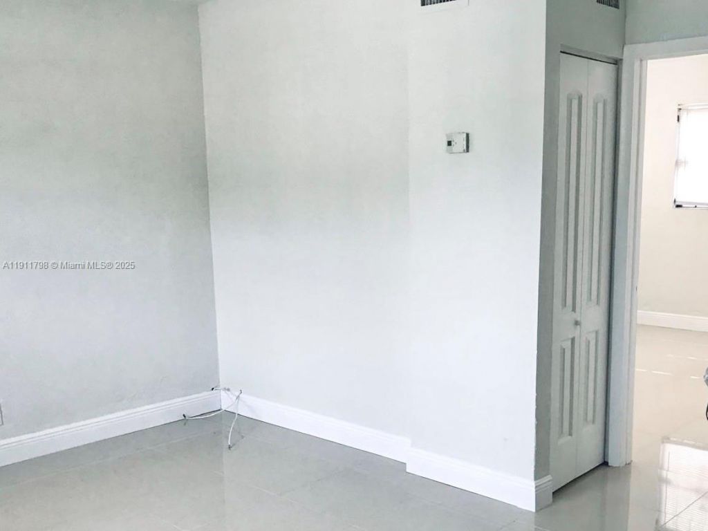 823-825 NW 9th St, Hallandale Beach, FL 33009 Photo