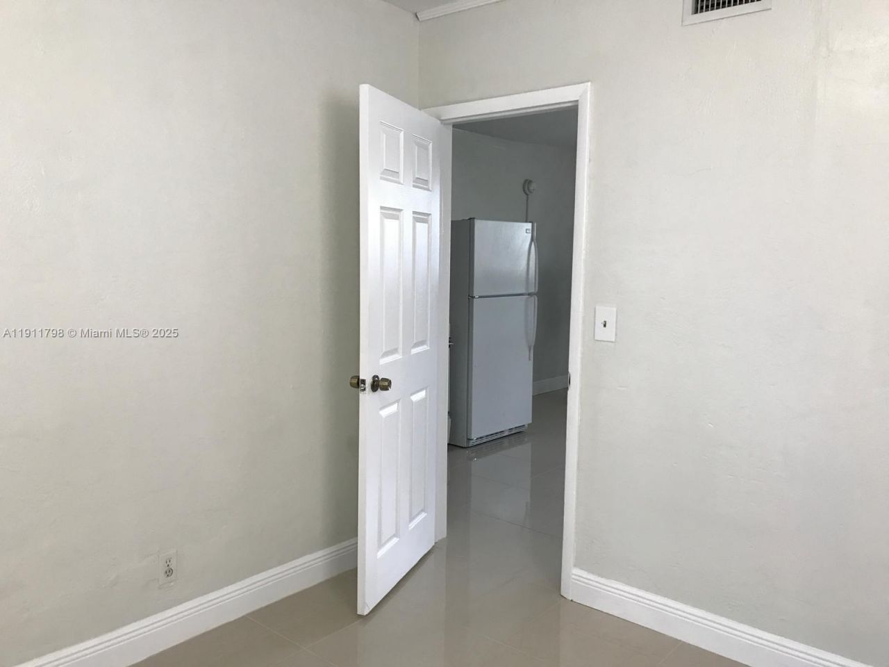 823-825 NW 9th St, Hallandale Beach, FL 33009 Photo