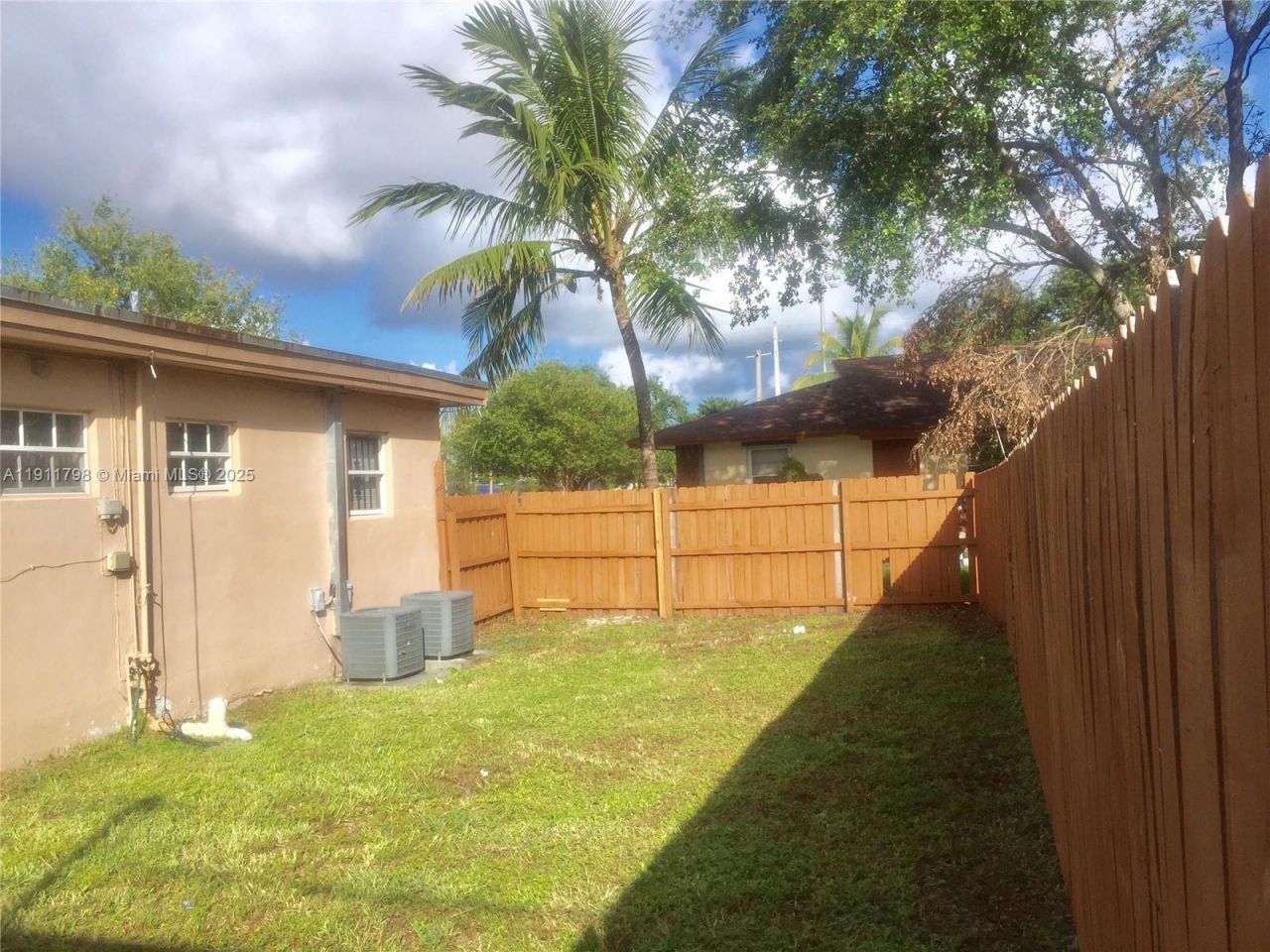 823-825 NW 9th St, Hallandale Beach, FL 33009 Photo