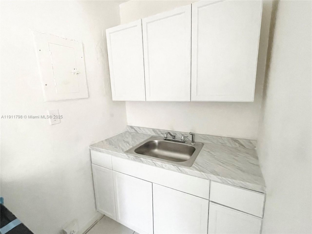 823-825 NW 9th St, Hallandale Beach, FL 33009 Photo