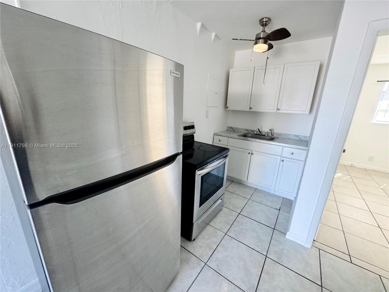 823-825 NW 9th St, Hallandale Beach, FL 33009 Photo