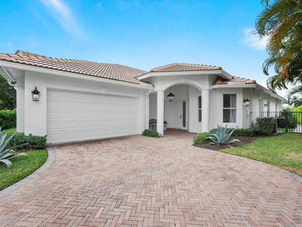 2951 Twin Oaks Way, Wellington, FL 33414