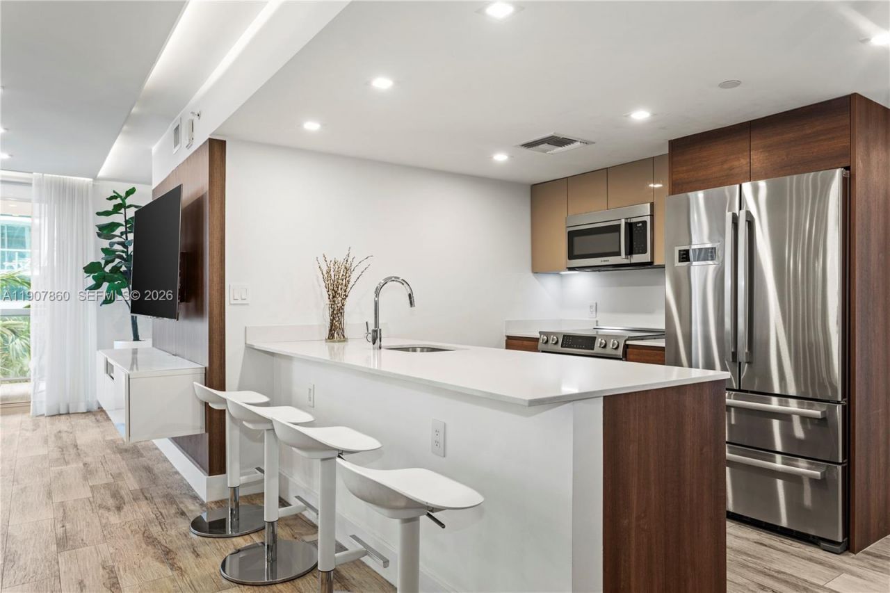 9261 E Bay Harbor Dr, Unit 407, Bay Harbor Islands, FL 33154 Photo