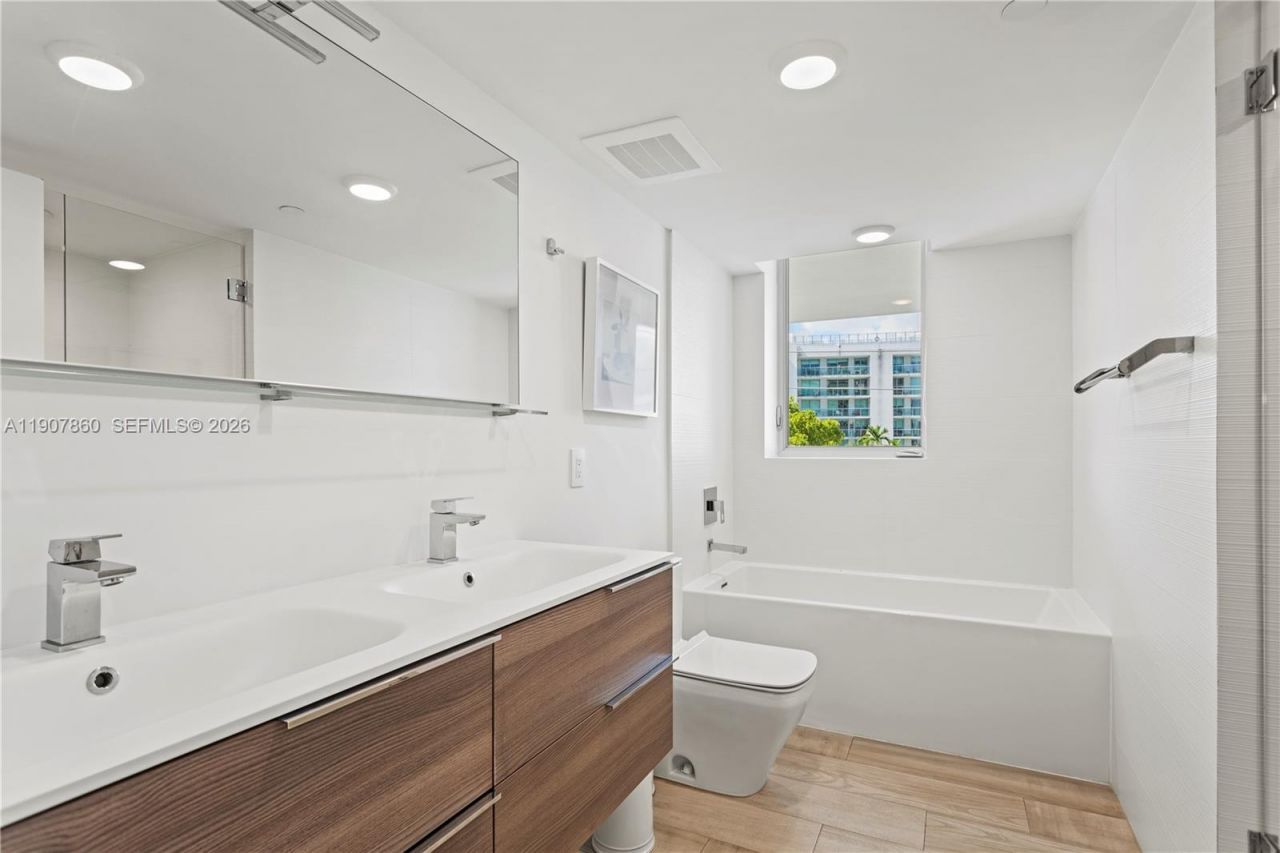 9261 E Bay Harbor Dr, Unit 407, Bay Harbor Islands, FL 33154 Photo