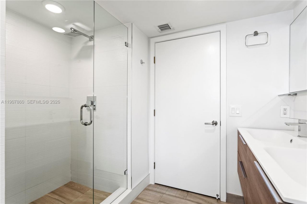 9261 E Bay Harbor Dr, Unit 407, Bay Harbor Islands, FL 33154 Photo