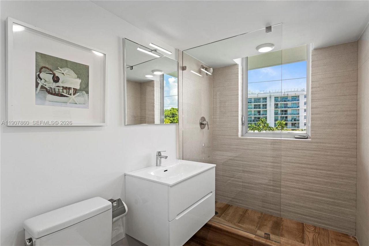 9261 E Bay Harbor Dr, Unit 407, Bay Harbor Islands, FL 33154 Photo