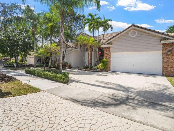 2611 Oakbrook Ln, Weston, FL 33332