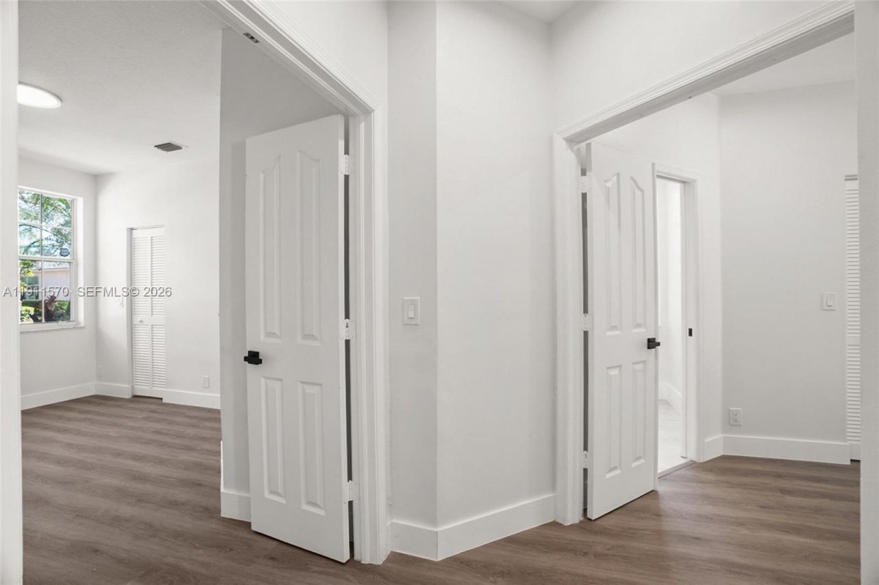 2611 Oakbrook Ln, Weston, FL 33332 Photo