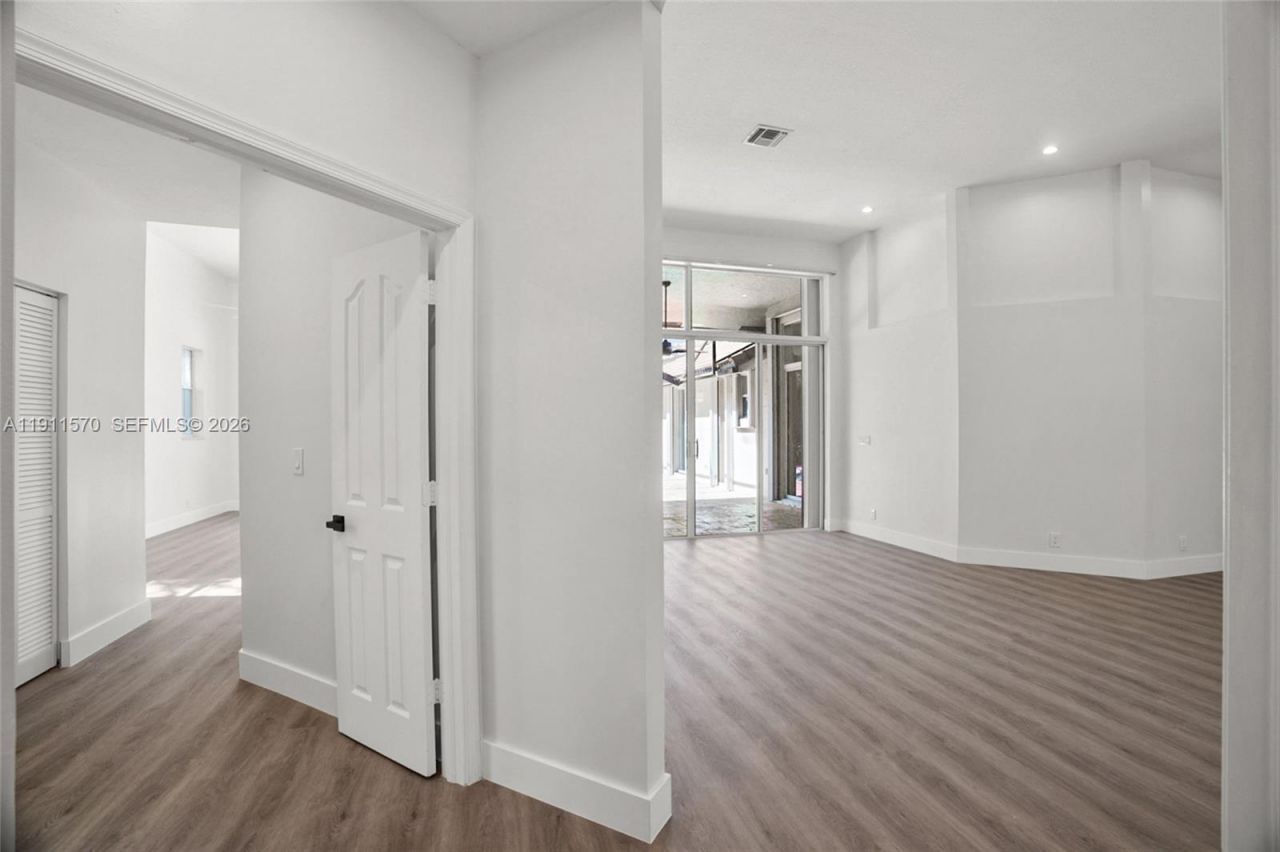 2611 Oakbrook Ln, Weston, FL 33332 Photo