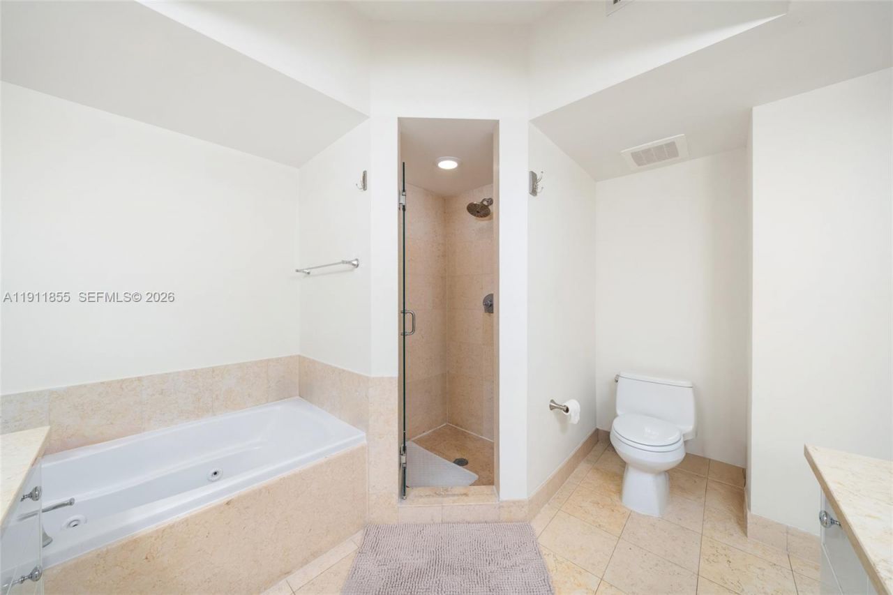 19900 E Country Club Dr, Unit 816, Aventura, FL 33180 Photo