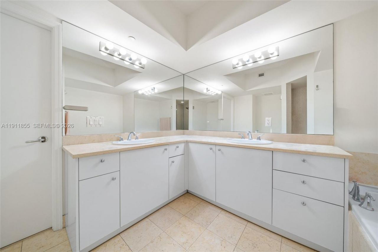 19900 E Country Club Dr, Unit 816, Aventura, FL 33180 Photo